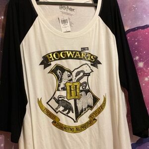 Hot Topic Hogwarts Crest Raglan
